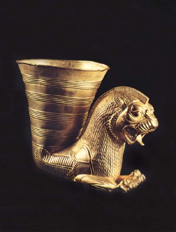 unknow artist Rhyton in the form of a lion-griffin